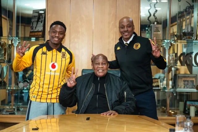 Junior Khanye Warns Kaizer Chiefs Over Langelihle Phili Midfield Support Langelihle Phili Kaizer Chiefs, Junior Khanye iDiski TV, Kaizer Chiefs playmaker, MTN8 Chiefs vs Golden Arrows, Gaston Sirino Chiefs. Junior Khanye Kaizer Chiefs Langelihle Phili