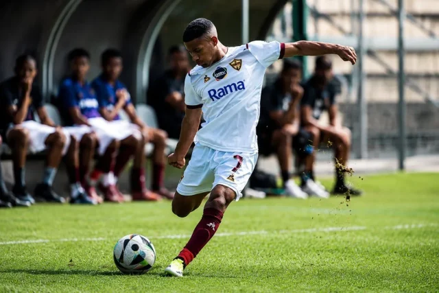 Kaizer Chiefs Target Faiz Abrahams: Loan Talks Underway with Stellies Faiz Abrahams Stellenbosch FC, Kaizer Chiefs new signing, Amakhosi transfer report, Langelihle Phili, Betway Premiership transfers. Faiz Abrahams Kaizer Chiefs transfer.