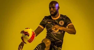 ‘I Always Wanted to Play for Orlando Pirates’ – Ex-Chiefs & Sundowns Captain Opens Up Ramahlwe Mphahlele Pirates. Ramahlwe Mphahlele interview. Orlando Pirates transfer news. Mphahlele Chiefs. Mphahlele Sundowns. Former Kaizer Chiefs captain. Former Sundowns captain. Orlando Pirates transfer history. Stanley Tshabalala. Orlando Pirates news. Kaizer Chiefs news. Mamelodi Sundowns news. PSL news. South African football. Ramahlwe Mphahlele Orlando Pirates