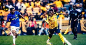 Kaizer Chiefs Hold Mamelodi Sundowns to 1-1 Draw and Remain Unbeaten Kaizer Chiefs 1-1 Sundowns. Kaizer Chiefs draw Sundowns. Kaizer Chiefs' latest results. Mamelodi Sundowns' latest result. Langelihle Phili goal. Cassius Mailula goal. Cassius Mailula equaliser. Kaizer Chiefs unbeaten. Betway Premiership. Kaizer Chiefs news. Mamelodi Sundowns news. PSL results. Chiefs’ vs Sundown’s result. FNB Stadium. Kaizer Chiefs vs Mamelodi Sundowns