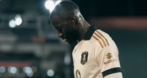 Orlando Pirates Star Deon Hotto’s Remarkable Journey From Adversity to Glory Deon Hotto. Orlando Pirates news. Deon Hotto biography. Deon Hotto career. Deon Hotto Namibia. Orlando Pirates star. Deon Hotto story. Namibia football. Orlando Pirates players. Deon Hotto achievements. PSL news. Betway Premiership. Orlando Pirates 2025/26. Namibia national team. Deon Hotto Orlando Pirates