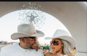 Anele Zondo and L-Tido Spark Buzz With Surprise Kiss at SAMA32 Anele Zondo L-Tido relationship. SAMA32 2026. Anele Zondo SAMA32. L-Tido SAMA32. SAMA32 highlights. South African Music Awards 2026. Anele Zondo kiss. Mzansi celebrity couples. Anele Zondo and L-Tido SAMA32 kiss