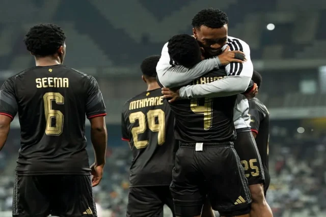 Orlando Pirates Fan’s Hilarious Police Comparison Goes Viral Orlando Pirates, Pirates fans, Buccaneers, Bucs, Yanela Mbuthuma, Mohau Nkota, Betway Premiership, PSL, South African football, Orlando Pirates news