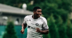 Mbekezeli Mbokazi makes surprise return to Chicago Fire training Mbekezeli Mbokazi. Mbekezeli Mbokazi injury. Mbekezeli Mbokazi return. Mbekezeli Mbokazi Chicago Fire. Chicago Fire injury news. Mbekezeli Mbokazi Bafana Bafana. Bafana Bafana 2027 AFCON qualifiers. Pitso Mosimane Bafana Bafana. Mbokazi latest news. South African footballers abroad