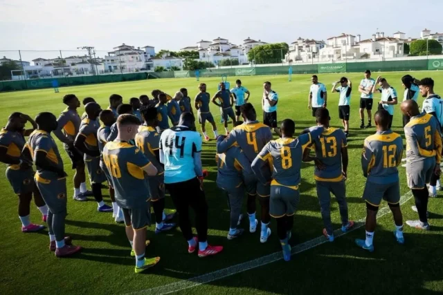 Kaizer Chiefs New Captain: Who Could Replace Brandon Petersen? Kaizer Chiefs captain. Kaizer Chiefs new captain, Brandon Petersen injury, Fernando Da Cruz, Inacio Miguel, Sibongiseni Mthethwa, Zitha Kwinika, Kaizer Chiefs vs Golden Arrows, Betway Premiership, Kaizer Chiefs 2026/27, Amakhosi