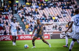 Kaizer Chiefs Face Lebohang Maboe Injury Concern After Golden Arrows Draw Lebohang Maboe injury. Kaizer Chiefs. Lebohang Maboe. Kaizer Chiefs injury news. Maboe injury update. Fernando Da Cruz. Bafana Bafana. Kaizer Chiefs midfield. Golden Arrows vs Kaizer Chiefs. Chiefs team news. Betway Premiership