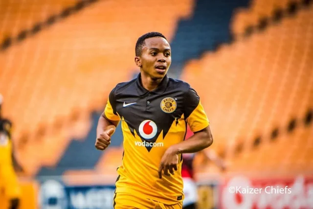 Hlompho Kekana Questions Nkosingiphile Ngcobo’s Chiefs Progress Nkosingiphile Ngcobo, Hlompho Kekana, Kaizer Chiefs, Nkosingiphile Ngcobo Chiefs, Chiefs midfielder, Kaizer Chiefs news, PSL news, Amakhosi