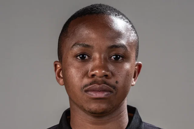Hlompho Kekana Urges Nkosingiphile Ngcobo to Leave Kaizer Chiefs Nkosingiphile Ngcobo. Nkosingiphile Ngcobo Kaizer Chiefs. Hlompho Kekana. Kaizer Chiefs transfer news. Nkosingiphile Ngcobo transfer. Kaizer Chiefs latest news. Kaizer Chiefs squad. Fernando da Cruz. Amakhosi news. Kaizer Chiefs players. PSL transfer news