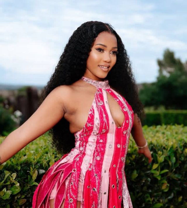 Zee Nxumalo Makes Top Billing Debut for Glamour Magazine Shoot Zee Nxumalo, Top Billing, Zee Nxumalo Glamour, Glamour magazine photoshoot, SABC 3, South African music. Zee Nxumalo Makes Top Billing Debut for Glamour Magazine Shoot. Zee Nxumalo Top Billing