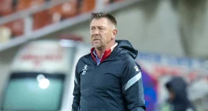 Eric Tinkler Explains Why He Resigned: ‘I Received an Offer to Go Back to South Africa’ Eric Tinkler. Eric Tinkler latest news. Eric Tinkler resignation. Eric Tinkler return to South Africa. Eric Tinkler coaching career. South African football. PSL news. Eric Tinkler coach. South African football coaches