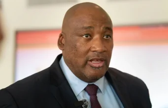 Washing Hands of VAR? DA Slams Sports Minister Gayton McKenzie Over Delayed Technology Rollout Gayton McKenzie, VAR South Africa. DA criticises Sports Minister VAR. South African football VAR delays. SAFA VAR funding R20 million. PSL refereeing technology