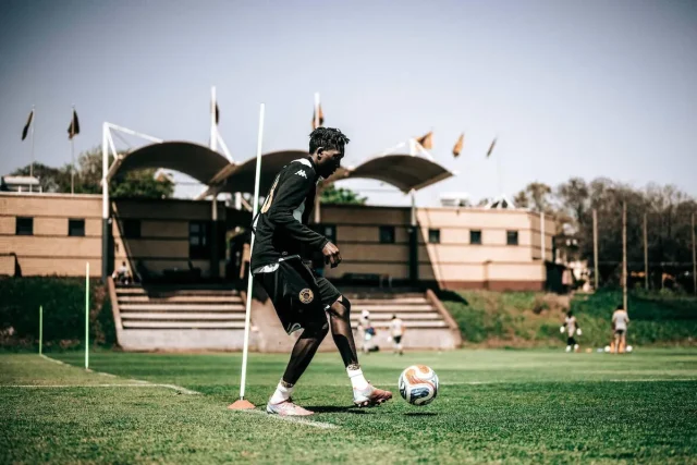 Kaizer Chiefs Fans Excited by ‘Festival’ Kabelo Nkgwesa Kaizer Chiefs Kabelo Nkgwesa. Kabelo Nkgwesa. Kabelo Linda Nkgwesa. Festival Kaizer Chiefs. Kaizer Chiefs news. Kaizer Chiefs latest news. Kaizer Chiefs injuries. Luke Baartman injury. Steven Mendes. Vela Khumalo. Langelihle Phili. Khanyisa Mayo. Flavio da Silva. Kaizer Chiefs youngsters. Betway Premiership