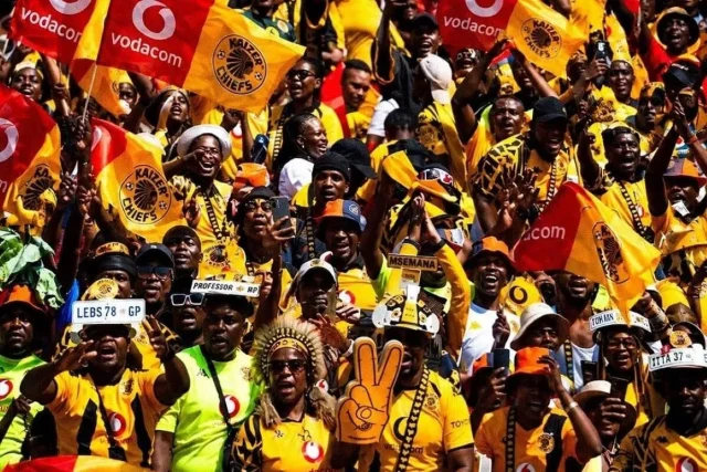 Kaizer Chiefs supporters at FNB Stadium as the big screen briefly showed the Pirates match Pirates match FNB big screen. Chiefs vs. Stellenbosch 1-1. Orlando Pirates 3-0 TS Galaxy. FNB Stadium big screen viral video. Kaizer Chiefs fans reaction. Soweto derby banter. Betway Premiership viral moment. Chiefs Stellenbosch draw