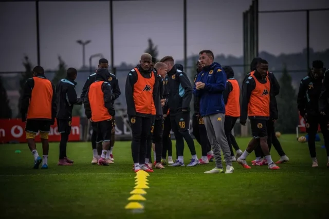 Kaizer Chiefs Target R66M Prize Money in CAF Confederation Cup Opener Kaizer Chiefs Red Arrows, CAF Confederation Cup prize money, Fernando Da Cruz, Kaizer Chiefs CAF score, Amakhosi Zambia fixture.