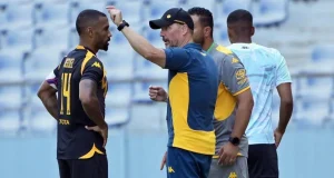 Tactically Shackled? Why Kaizer Chiefs Coach Fernando Da Cruz Must Adapt Before It’s Too Late Fernando Da Cruz Kaizer Chiefs.Kaizer Chiefs tactics news. Kaizer Chiefs vs Red Arrows CAF Confederation Cup. Betway Premiership updates 2026. Amakhosi football news