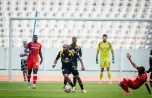 Tensions Flare: Heated Exchange Between Kaizer Chiefs Players Following Defeat in Zambia Kaizer Chiefs news. Reeve Frosler Renaldo Leaner fight. Kaizer Chiefs vs Red Arrows video. CAF Confederation Cup 2026. PSL football news