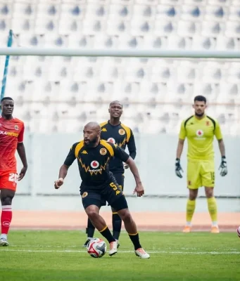 Tensions Flare: Heated Exchange Between Kaizer Chiefs Players Following Defeat in Zambia Kaizer Chiefs news. Reeve Frosler Renaldo Leaner fight. Kaizer Chiefs vs Red Arrows video. CAF Confederation Cup 2026. PSL football news