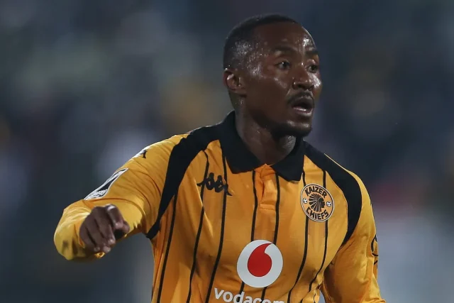 Kaizer Chiefs News: Maboe Injury, Da Cruz Tactics and Red Arrows Lebohang Maboe injury Fernando Da Cruz Kaizer Chiefs latest news Kaizer Chiefs vs Red Arrows Reeve Frosler Renaldo Leaner Soweto Derby CAF Confederation Cup