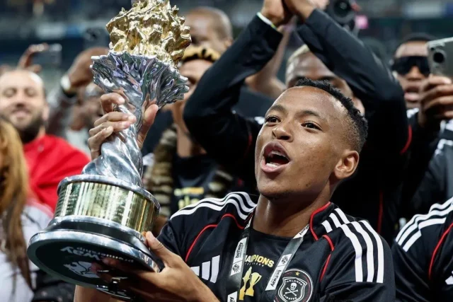 Relebohile Mofokeng, Sechaba Mofokeng, Mamelodi Sundowns offer, Orlando Pirates, Mofokeng salary, R15,000 Sundowns offer, R6,000 Pirates contract, DStv Diski Challenge, Royale Union Saint-Gilloise, South African football news