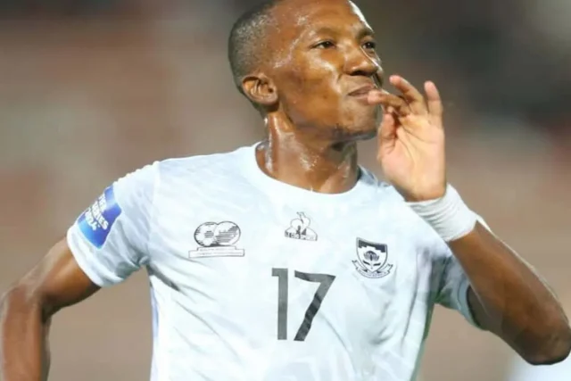 Kaizer Chiefs Offered Bafana Winger Elias Mokwana – Report Elias Mokwana, Elias Mokwana Kaizer Chiefs, Kaizer Chiefs transfer news, Bafana Bafana winger, Kaizer Chiefs latest news, Elias Mokwana transfer, Espérance Sportive de Tunis, Sekhukhune United, Fernando Da Cruz, Amakhosi transfer rumours, Wydad Athletic Club, PSL transfer news, South African football. Kaizer Chiefs, Elias Mokwana, Bafana Bafana, PSL, Amakhosi, Transfer News, Sekhukhune United, Fernando Da Cruz, South African Football