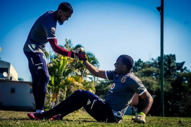 Itumeleng Khune backs Kaizer Chiefs to sign Bafana Bafana winger Elias Mokwana. Kaizer Chiefs Elias Mokwana. Itumeleng Khune, Elias Mokwana transfer news, Kaizer Chiefs transfer rumours, Jabu Pule, Jabu Mahlangu, Bafana Bafana winger, Amakhosi news, South African football news