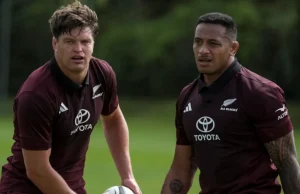 Safe at the Summit: Can the Springboks Lose Their World Rugby No. 1 Ranking This Weekend? Springboks World Rugby rankings, Bledisloe Cup. All Blacks vs. Australia, Eden Park streak, Les Kiss Wallabies, Dave Rennie All Blacks, Rugby Championship rankings.