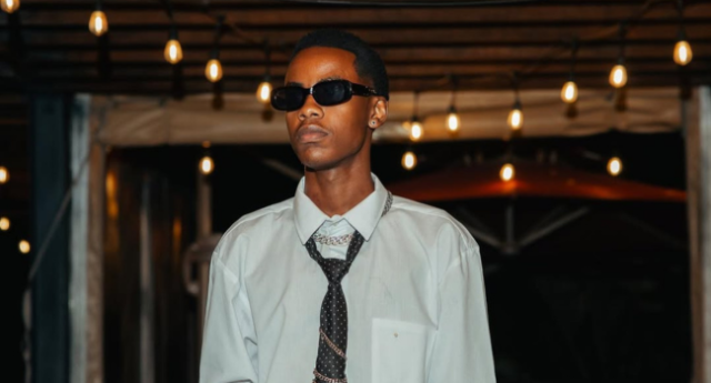 KaizerBeatZ Thanks DJ Clen for Sweatshop Freestyle Opener Music, Hip-Hop, A-Reece, KaizerBeatZ, Producers, Live Shows, South African Music. KaizerBeatZ Sweatshop Freestyle. A-Reece Sweatshop Freestyle. A-Reece live performance opener. KaizerBeatZ producer tag. DJ Clen A-Reece. A-Reece Business As Usual. South African hip-hop news. KaizerBeatZ gold producer. A-Reece concert