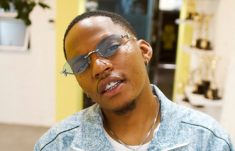 Loatinover Pounds Takes Over Apple Music Hip-Hop Chart With “5 Roses” Loatinover Pounds 5 Roses. Loatinover Pounds Ground 2 Glory. 5 Roses Loatinover Pounds. Loatinover Pounds Apple Music. Loatinover Pounds No. 1. Loatinover Pounds new music. Ground 2 Glory album. Loatinover Pounds My Life. Loatinover Pounds Hood Gospels. A-Reece Hood Gospels. Pretoria hip-hop. South African hip-hop