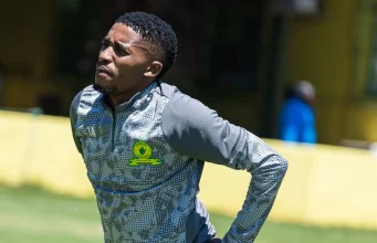 Saleng’s Showboating Moment Gets Fans Talking: “Once and Always” Monnapule Saleng latest news. Monnapule Saleng showboating. Orlando Pirates news. Orlando Pirates fans. Saleng football skills. Buccaneers supporters. South African football news. PSL latest news. Once a Buccaneer always a Buccaneer